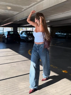 Bershka Jeansy Wide Leg Barrel Kobieta Niebieski