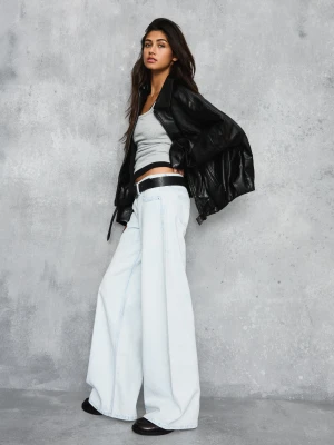 Bershka Jeansy Wide Leg Z Niskim Stanem Kobieta Jasnoniebieski