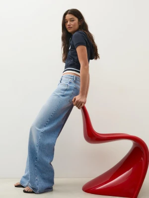 Bershka Jeansy Wide Leg Z Wysokim Stanem I Efektem Vintage Kobieta Wyblakły Niebieski