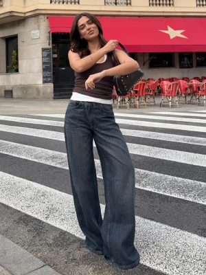 Bershka Jeansy Wide Leg Z Wysokim Stanem I Zakładanym Pasem Kobieta Niebieski