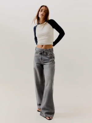Bershka Jeansy Wide Leg Ze Skrzyżowanym Pasem Kobieta Szary