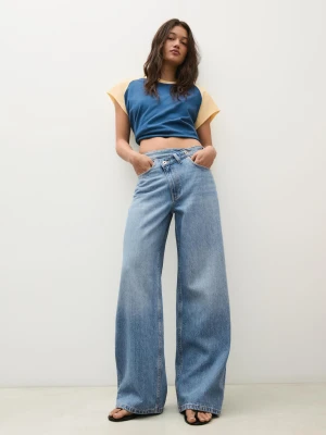 Bershka Jeansy Wide Leg Ze Skrzyżowanym Pasem Kobieta Wyblakły Niebieski
