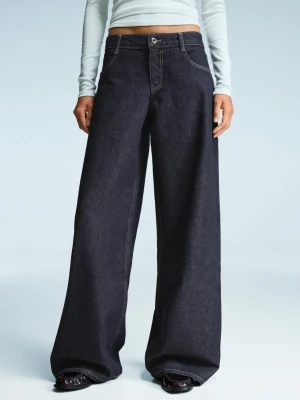 Bershka Jeansy Z Szerokimi Nogawkami I Niskim Stanem Kobieta Granatowy
