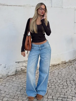 Bershka Jeansy Wide Leg Z Niskim Stanem Kobieta Wyblakły Niebieski