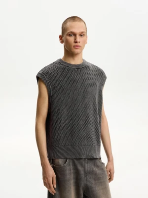 Bershka Kamizelka O Splocie Waflowym Z Efektem Sprania Mężczyzna Ciemnoszary
