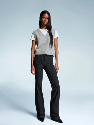 Bershka Kamizelka Z Dekoltem W Serek Soft Touch Kobieta Szary