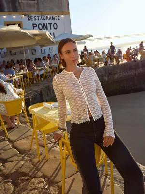 Bershka Kardigan Z Koronką Blonda Kobieta Kremowy