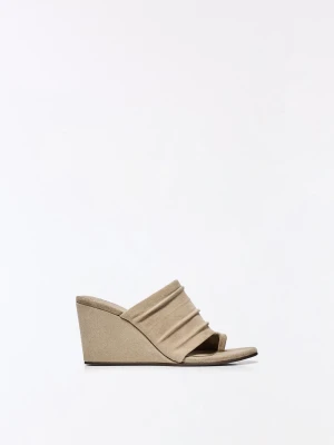Bershka Klapki Na Koturnie Kobieta Piaskowy