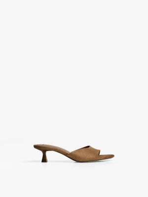 Bershka Klapki Na Obcasie Typu Kaczuszka Kobieta Jasnobrzowy