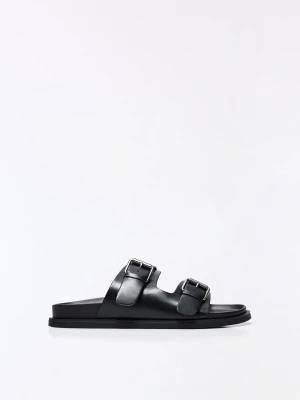 Bershka Klapki Na Płaskiej Podeszwie Ze Sprzączkami Mężczyzna Czarny
