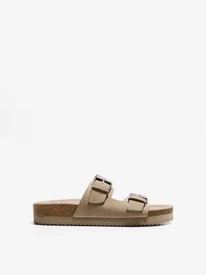 Bershka Klapki Na Płaskiej Podeszwie Ze Sprzączkami Mężczyzna Szarobrązowy