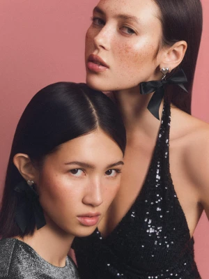 Bershka Kolczyki Kokardki Kobieta Czarny