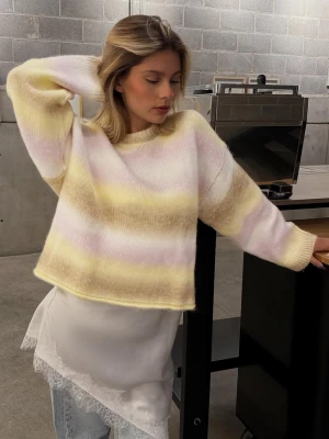 Bershka Kolorowy Sweter Z Dzianiny Kobieta Różowy