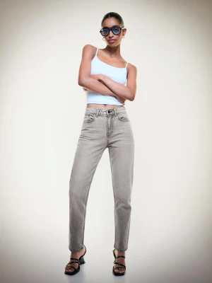 Bershka Komfortowe Jeansy O Kroju Mom Z Wysokim Stanem Kobieta Szary