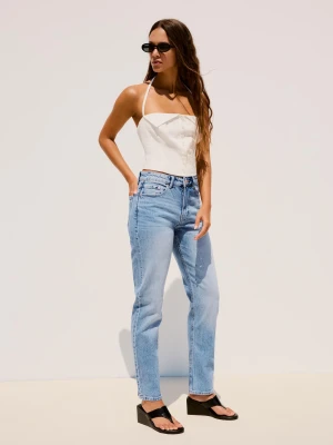 Bershka Jeansy Mom Fit Z Wysokim Stanem Kobieta Wyblakły Niebieski