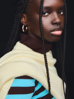 Bershka Komplet 3 Kolczyków Z Efektem Żywicy Kobieta Brązowy