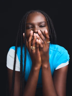 Bershka Komplet 9 Pierścionków Ze Strassem Kobieta Złoty