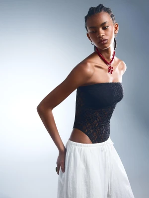 Bershka Koronkowe Body Z Dekoltem Odsłaniającym Ramiona Kobieta Czarny