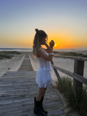 Bershka Koronkowy Top Na Ramiączkach Kobieta Biały Złamany