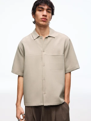 Bershka Koszula Boxy Tailoring Z Krótkim Rękawem Mężczyzna Popielaty