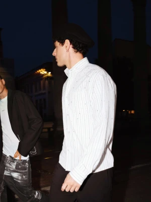 Bershka Koszula Boxy Z Ćwiekami Mężczyzna Biały