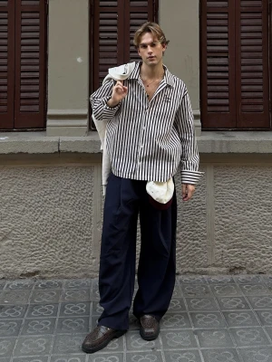 Bershka Koszula Boxy Z Haftowanym Nadrukiem Mężczyzna Brązowy