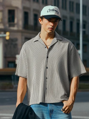 Bershka Koszula Boxy Z Krótkim Rękawem I Nadrukiem Mężczyzna Granatowy