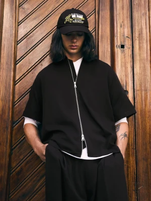 Bershka Koszula Boxy Z Krótkim Rękawem Z Lejącej Tkaniny Mężczyzna Czarny