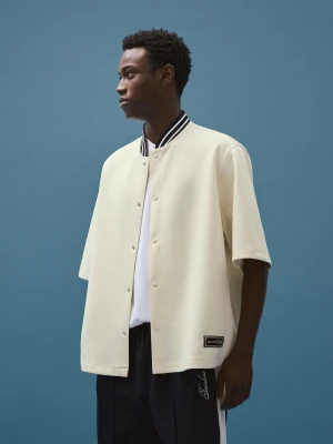 Bershka Koszula Boxy Z Krótkim Rękawem Z Nadrukiem Mężczyzna Kremowy