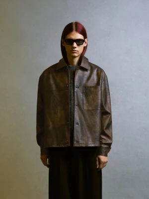 Bershka Koszula Boxy Ze Sztucznej Skóry Mężczyzna Brązowy