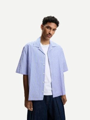 Bershka Koszula O Kwadratowym Kroju W Paski Z Fakturą I Krótkim Rękawem Mężczyzna Niebieski