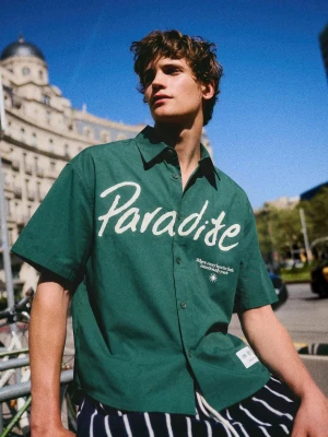 Bershka Koszula Oversize Z Krótkim Rękawem I Nadrukiem Mężczyzna Zielony