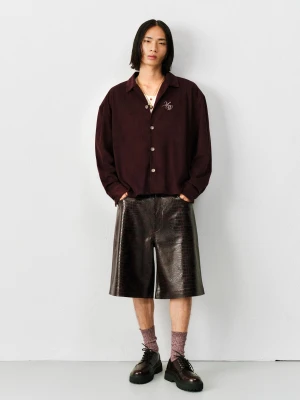 Bershka Koszula Wierzchnia Boxy Ze Sztucznego Zamszu Z Haftem Mężczyzna Rubinowy