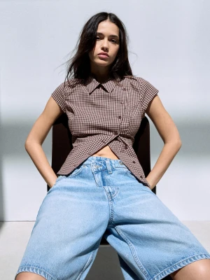 Bershka Koszula Z Krótkim Rękawem, Guzikami I Kopertowym Zapięciem Kobieta Rubinowy