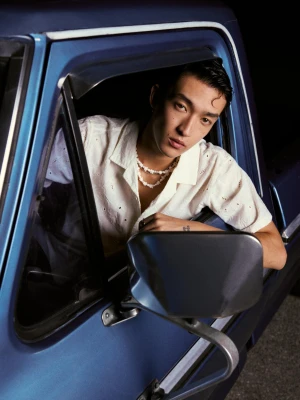 Bershka Koszula Z Krótkim Rękawem I Haftowanymi Kwiatami Mężczyzna Piaskowy