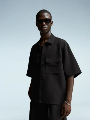 Bershka Koszula Z Krótkim Rękawem O Kroju Krawieckim Mężczyzna Czarny