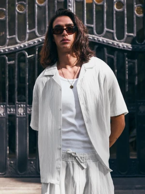 Bershka Koszula Z Krótkim Rękawem W Stylu Rustykalnym Mężczyzna Biały