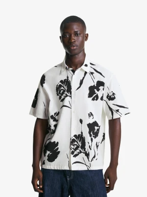 Bershka Koszula Z Krótkim Rękawem W Stylu Rustykalnym Z Nadrukiem Mężczyzna Kremowy