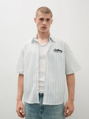 Bershka Koszula Z Krótkim Rękawem Z Nadrukiem W Paski Mężczyzna Biały