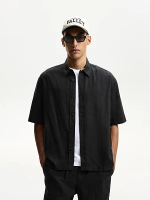 Bershka Koszula Z Mieszanku Lnu Z Krótkim Rękawem Mężczyzna Czarny