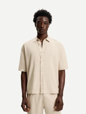 Bershka Koszula Z Mieszanku Lnu Z Krótkim Rękawem Mężczyzna Piaskowy