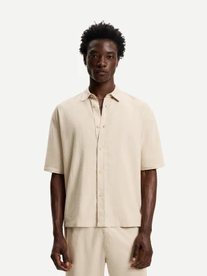 Bershka Koszula Z Mieszanku Lnu Z Krótkim Rękawem Mężczyzna Piaskowy