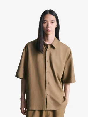 Bershka Koszula Z Mieszanku Lnu Z Krótkim Rękawem Mężczyzna Wielbłądzi