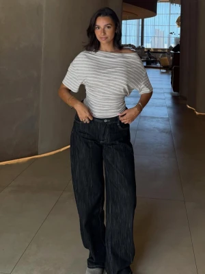 Zdjęcie produktu Bershka Koszulka Asymetryczna Z Krótkim Rękawem Kobieta Biały Złamany