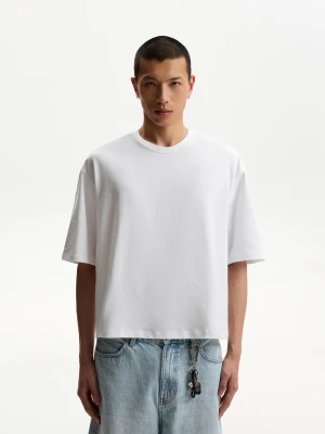 Bershka Koszulka Basic Z Krótkim Rękawem O Krótszym Kroju Mężczyzna Biały