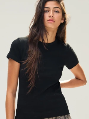 Bershka Koszulka Basic Z Krótkim Rękawem Rib Kobieta Czarny