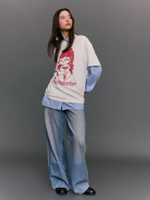 Zdjęcie produktu Bershka Koszulka Beabadoobee Z Krótkim Rękawem I Nadrukiem Kobieta Biały