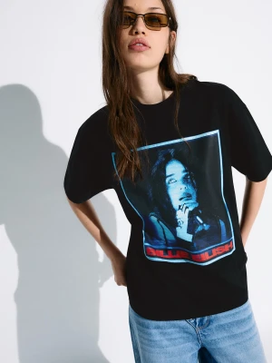 Bershka Koszulka Billie Eilish Z Krótkim Rękawem I Nadrukiem Kobieta Czarny