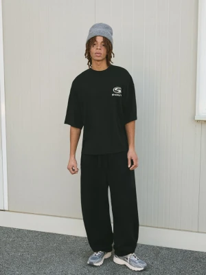 Bershka Koszulka Boxy Z Krótkim Rękawem I Nadrukiem Mężczyzna Czarny