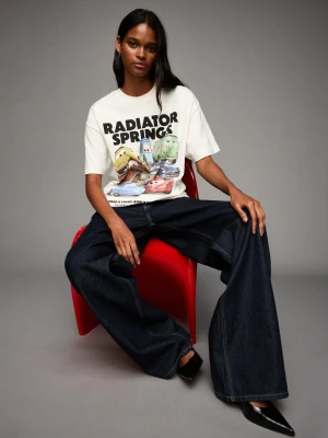 Bershka Koszulka Cars Z Krótkim Rękawem I Nadrukiem Kobieta Biały Złamany